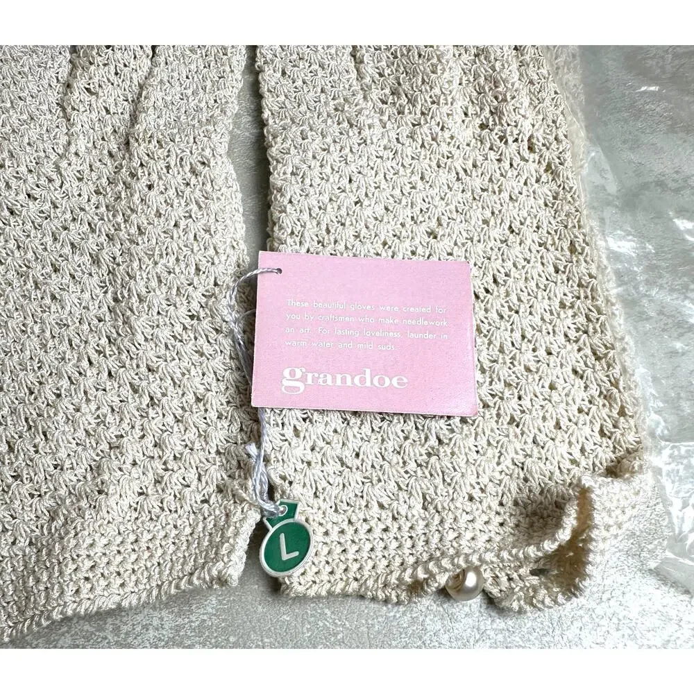 Vintage Grandoe Crochet Gloves L Pearl Closure Made in Italy Carrie Bradshaw